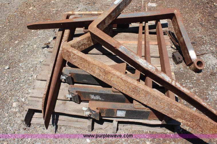 image for item BO9395 Assorted pallet forks