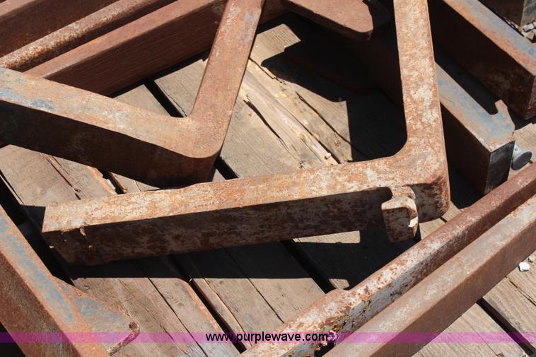 image for item BO9395 Assorted pallet forks