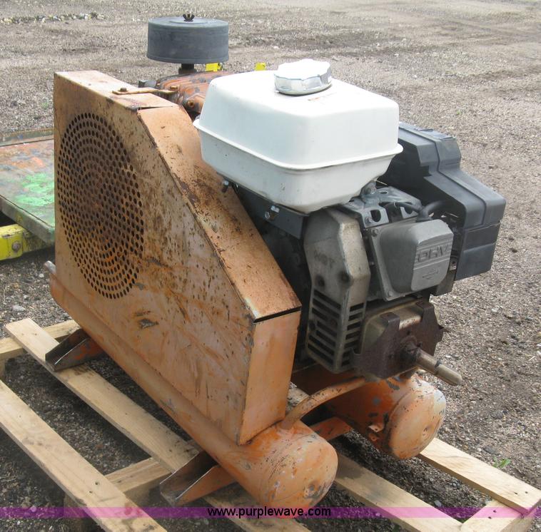 image for item BQ9512 Air Hog twin cylinder air compressor