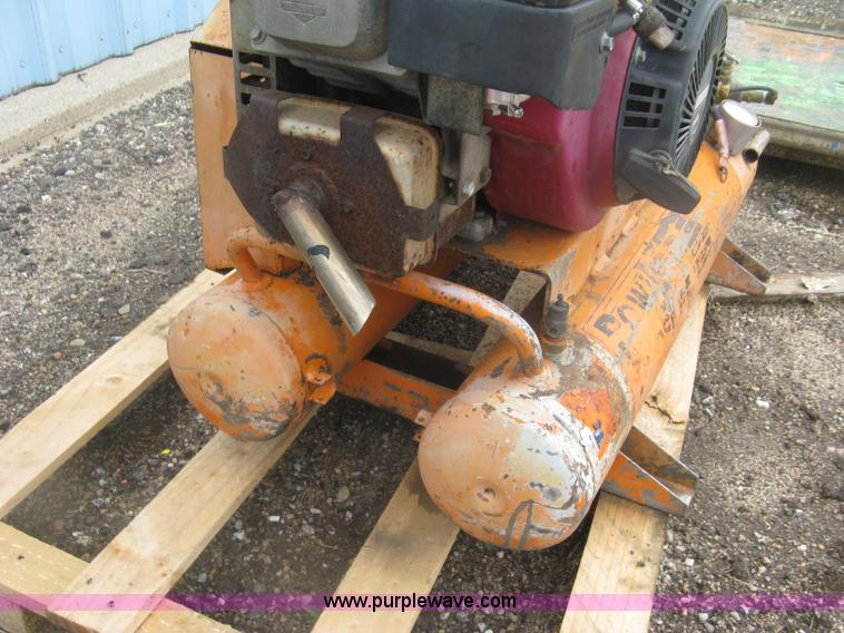 image for item BQ9512 Air Hog twin cylinder air compressor