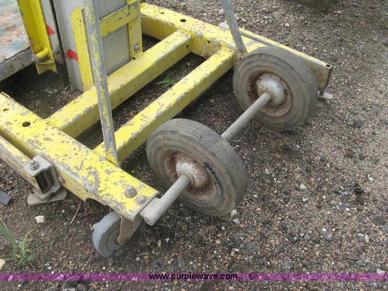 image for item BQ9513 Sumner 760/18 manual platform/forklift