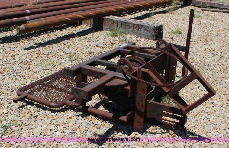 image for item BR9439 Braden winch