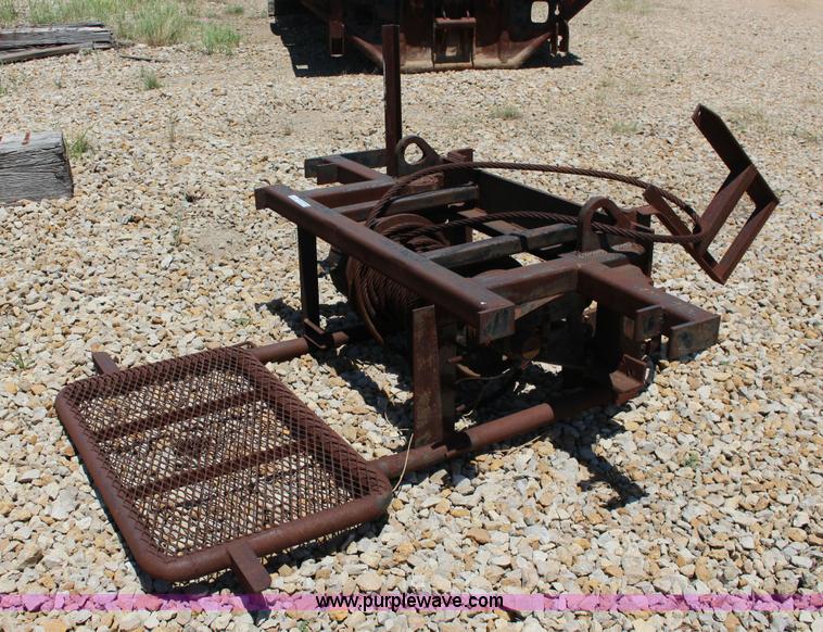 image for item BR9439 Braden winch