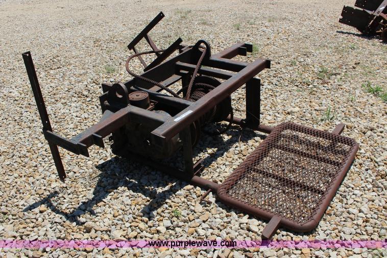 image for item BR9439 Braden winch