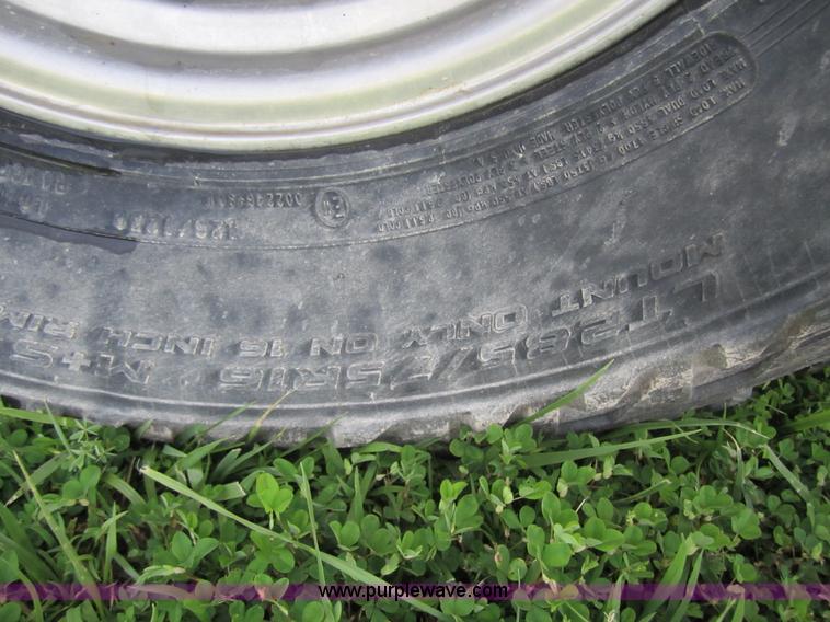 image for item D2485 1994 Ford F250 XL HD bale bed truck