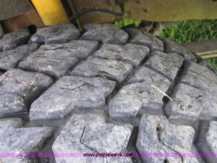 image for item D2485 1994 Ford F250 XL HD bale bed truck