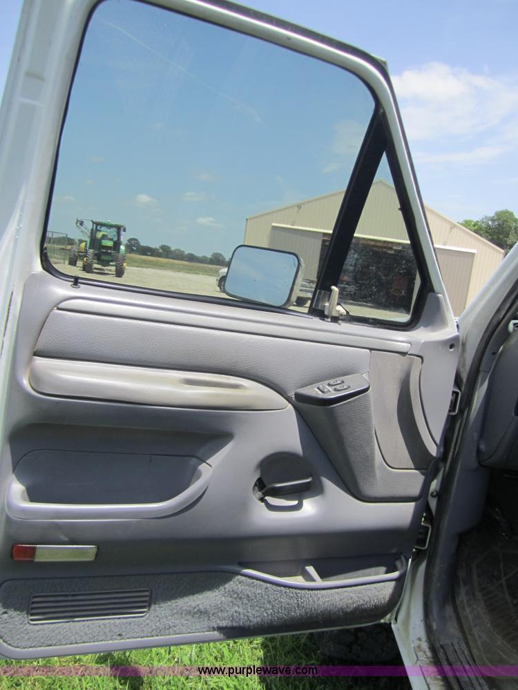 image for item D2485 1994 Ford F250 XL HD bale bed truck