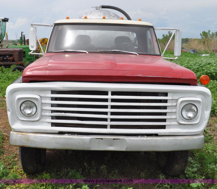 image for item F2470 1968 Ford F600 tank truck