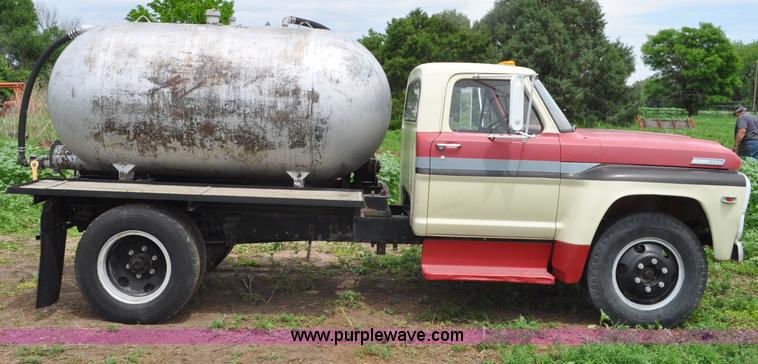 image for item F2470 1968 Ford F600 tank truck