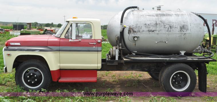 image for item F2470 1968 Ford F600 tank truck