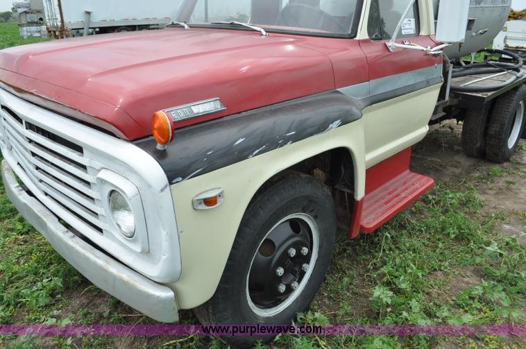 image for item F2470 1968 Ford F600 tank truck