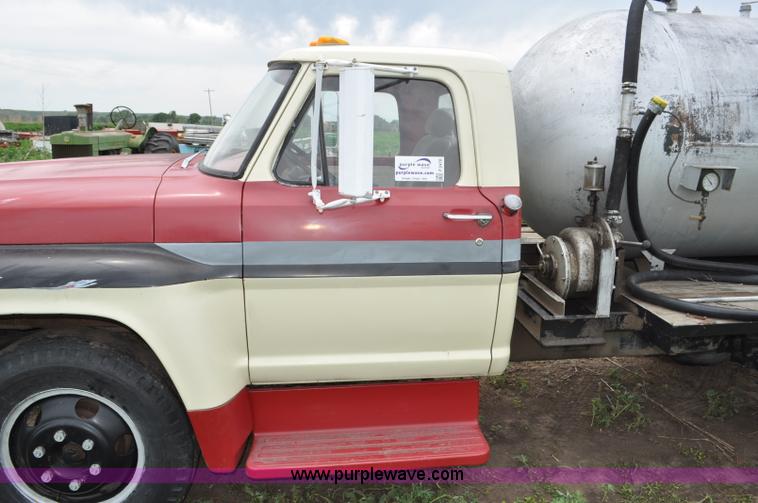 image for item F2470 1968 Ford F600 tank truck
