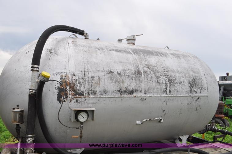 image for item F2470 1968 Ford F600 tank truck