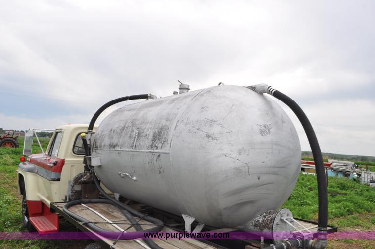 image for item F2470 1968 Ford F600 tank truck