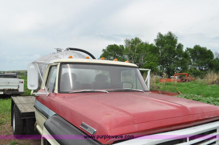 image for item F2470 1968 Ford F600 tank truck