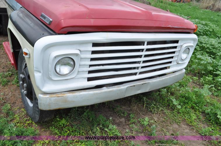 image for item F2470 1968 Ford F600 tank truck