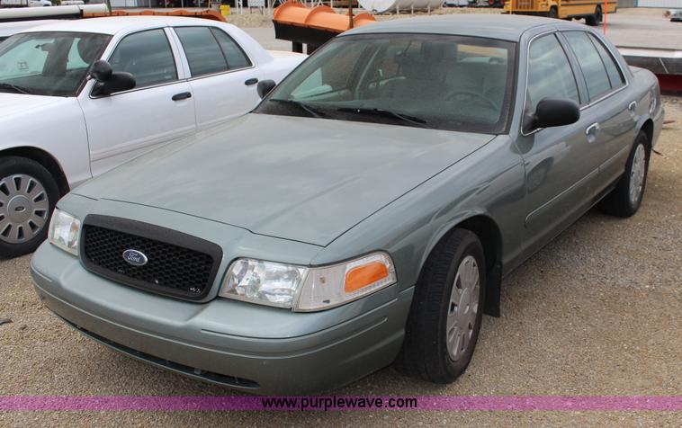 image for item F7863 2006 Ford Crown Victoria Police Interceptor