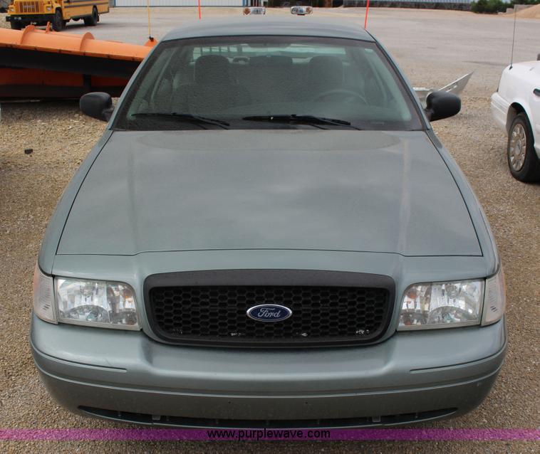 image for item F7863 2006 Ford Crown Victoria Police Interceptor