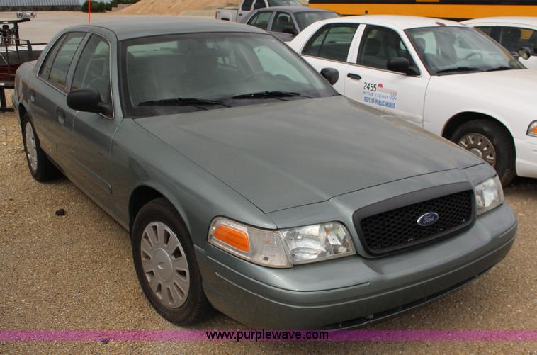 image for item F7863 2006 Ford Crown Victoria Police Interceptor