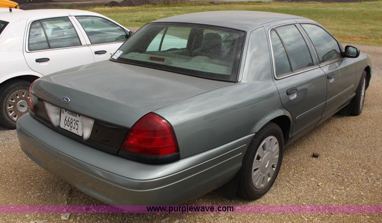 image for item F7863 2006 Ford Crown Victoria Police Interceptor