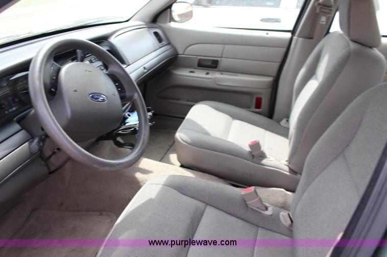 image for item F7863 2006 Ford Crown Victoria Police Interceptor