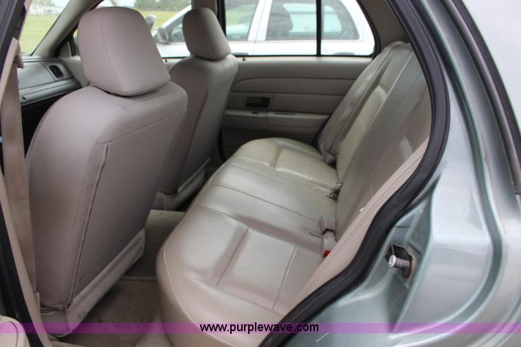 image for item F7863 2006 Ford Crown Victoria Police Interceptor