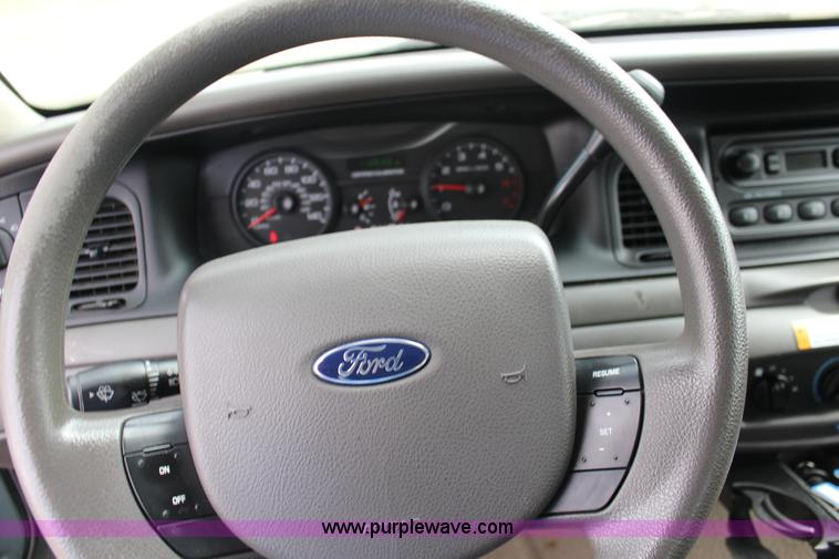 image for item F7863 2006 Ford Crown Victoria Police Interceptor