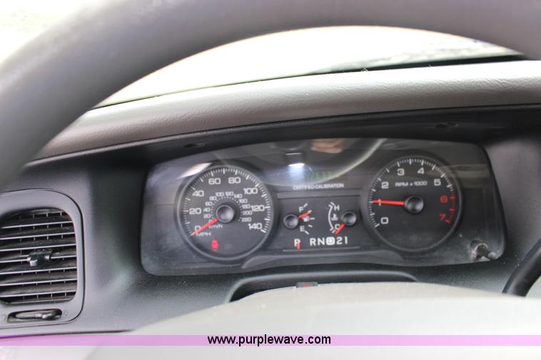 image for item F7863 2006 Ford Crown Victoria Police Interceptor