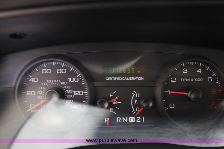 image for item F7863 2006 Ford Crown Victoria Police Interceptor