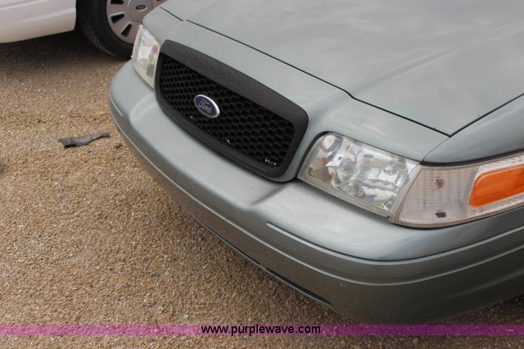 image for item F7863 2006 Ford Crown Victoria Police Interceptor
