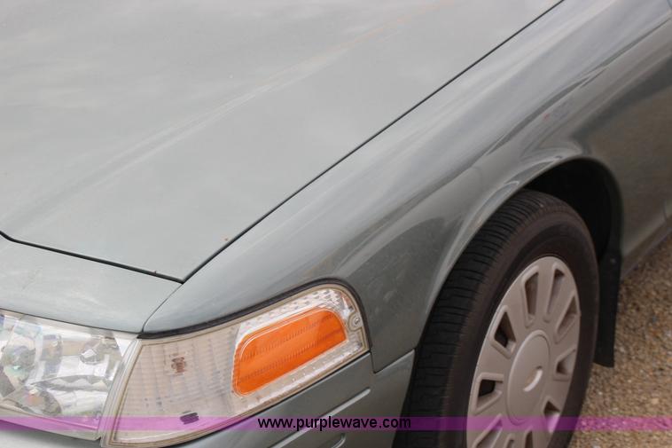 image for item F7863 2006 Ford Crown Victoria Police Interceptor