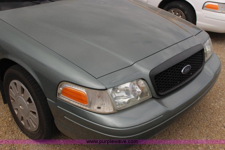 image for item F7863 2006 Ford Crown Victoria Police Interceptor