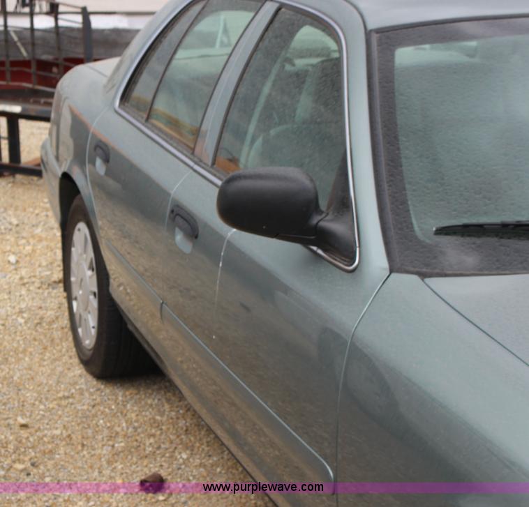 image for item F7863 2006 Ford Crown Victoria Police Interceptor