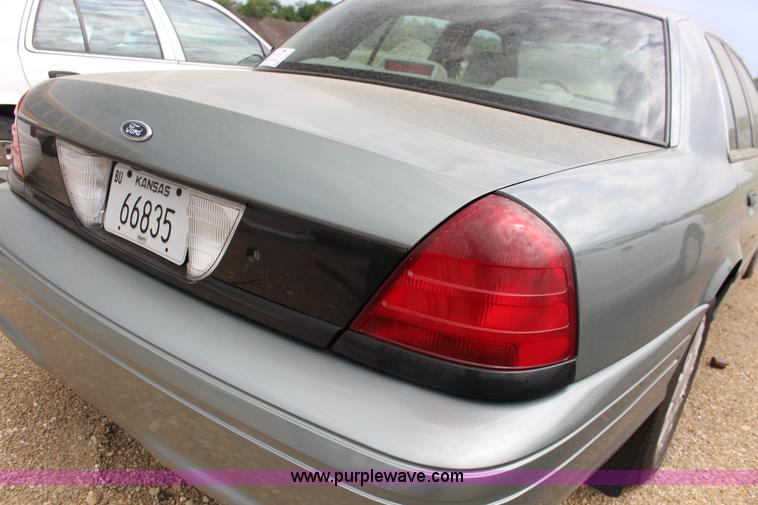 image for item F7863 2006 Ford Crown Victoria Police Interceptor