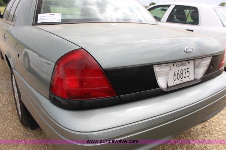 image for item F7863 2006 Ford Crown Victoria Police Interceptor