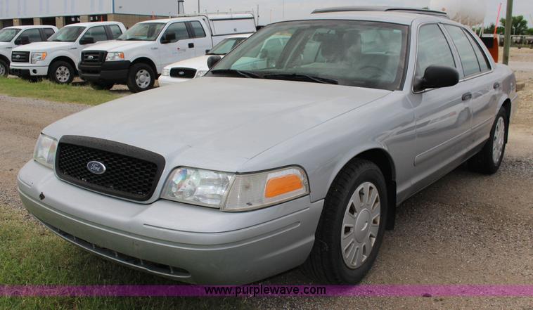 image for item F7868 2006 Ford Crown Victoria Police Interceptor