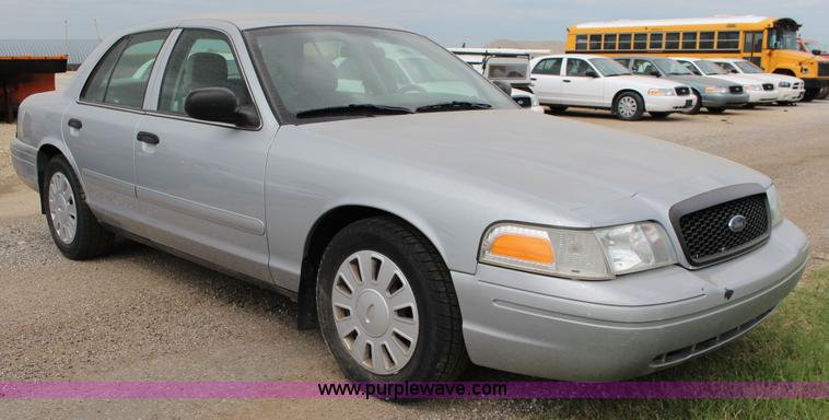 image for item F7868 2006 Ford Crown Victoria Police Interceptor