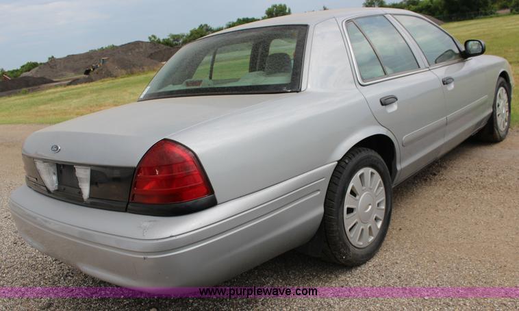 image for item F7868 2006 Ford Crown Victoria Police Interceptor