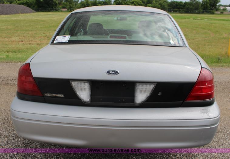 image for item F7868 2006 Ford Crown Victoria Police Interceptor