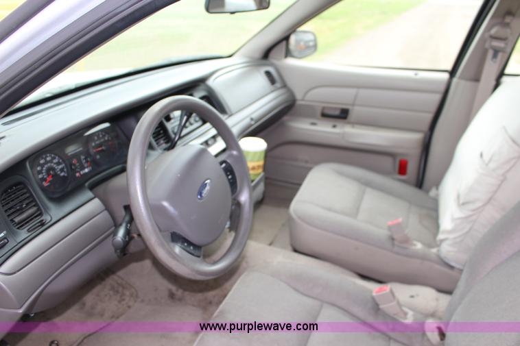 image for item F7868 2006 Ford Crown Victoria Police Interceptor