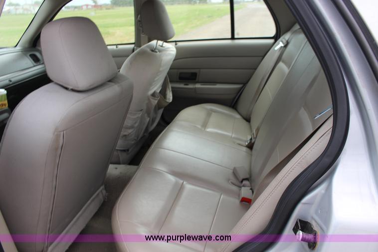 image for item F7868 2006 Ford Crown Victoria Police Interceptor