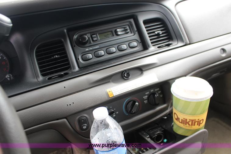 image for item F7868 2006 Ford Crown Victoria Police Interceptor