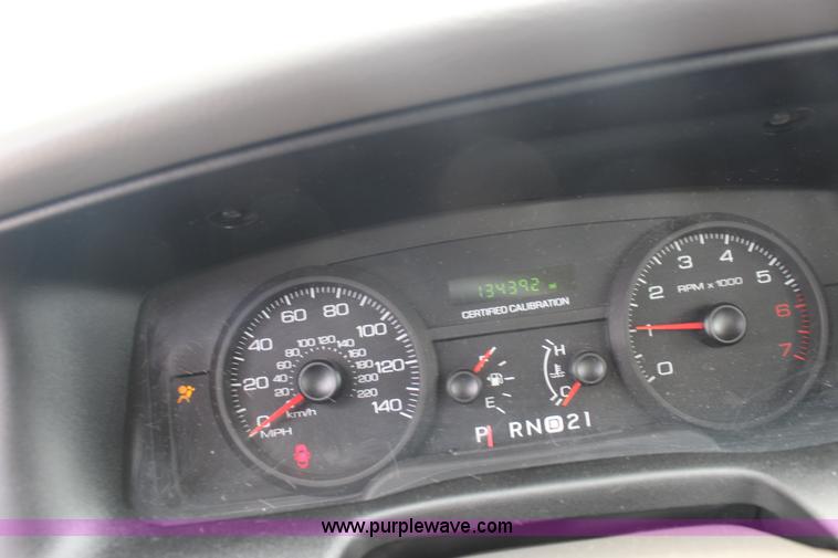 image for item F7868 2006 Ford Crown Victoria Police Interceptor