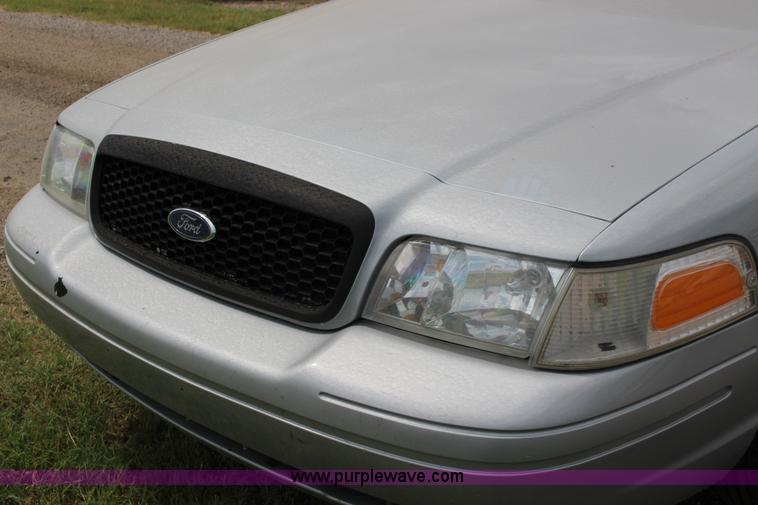image for item F7868 2006 Ford Crown Victoria Police Interceptor