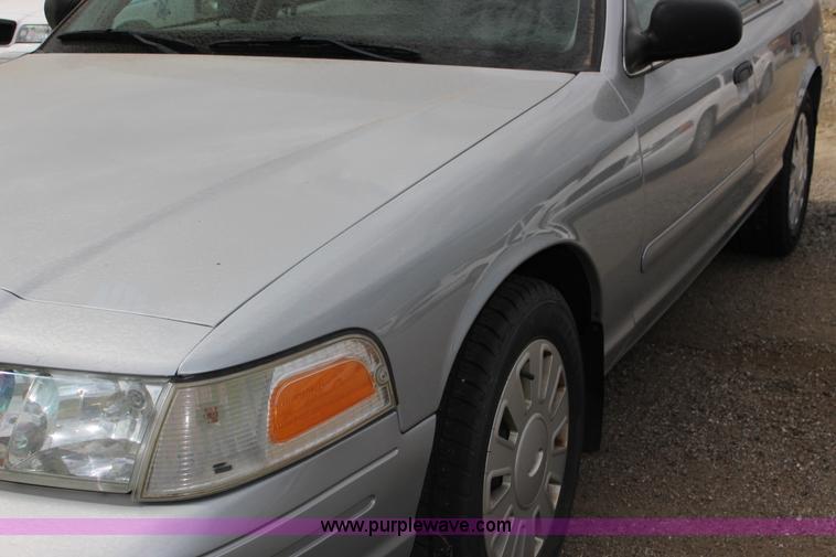 image for item F7868 2006 Ford Crown Victoria Police Interceptor