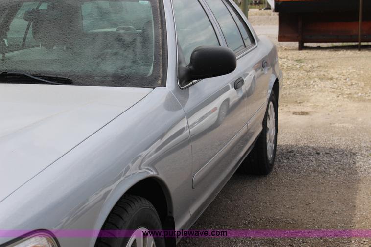 image for item F7868 2006 Ford Crown Victoria Police Interceptor