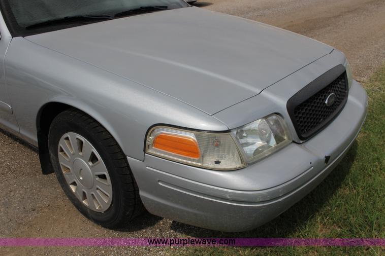 image for item F7868 2006 Ford Crown Victoria Police Interceptor