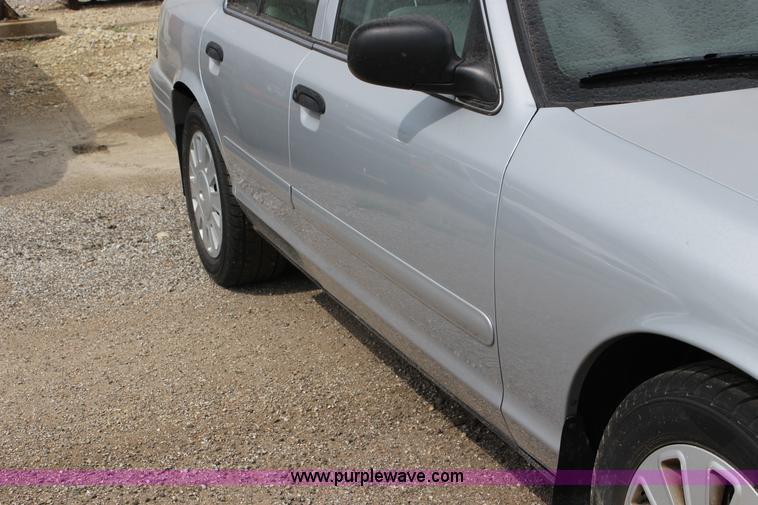 image for item F7868 2006 Ford Crown Victoria Police Interceptor