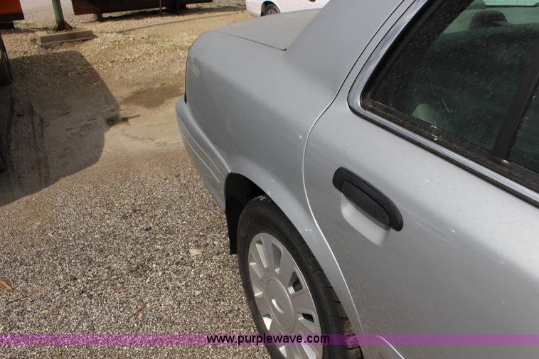 image for item F7868 2006 Ford Crown Victoria Police Interceptor