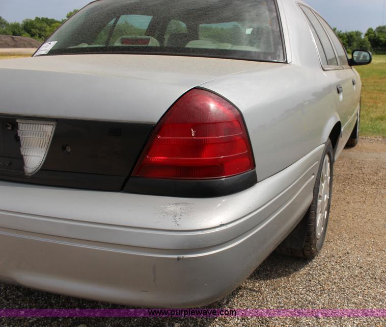 image for item F7868 2006 Ford Crown Victoria Police Interceptor